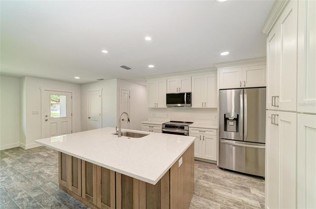 6105 7TH AVENUE DRIVE W, Bradenton, FL 34209