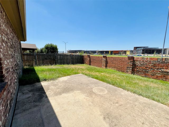 2833 Houston Wood Drive, Fort Worth, TX 76244