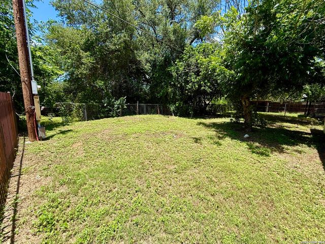 319 E ZIPP RD, New Braunfels, TX 78130