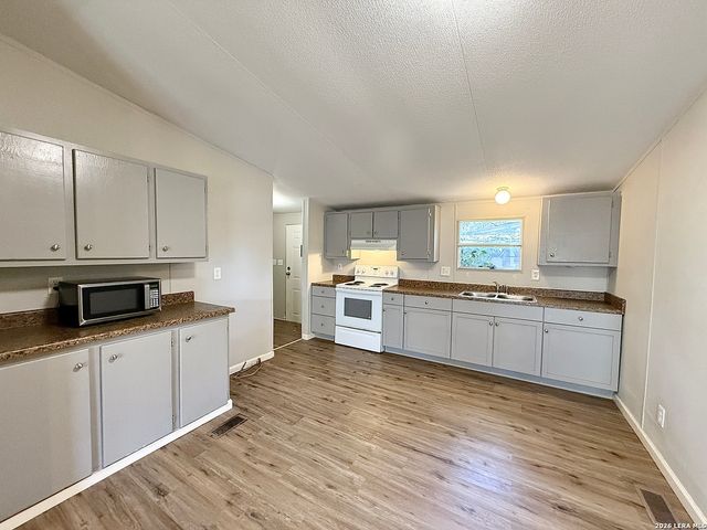 319 E ZIPP RD, New Braunfels, TX 78130