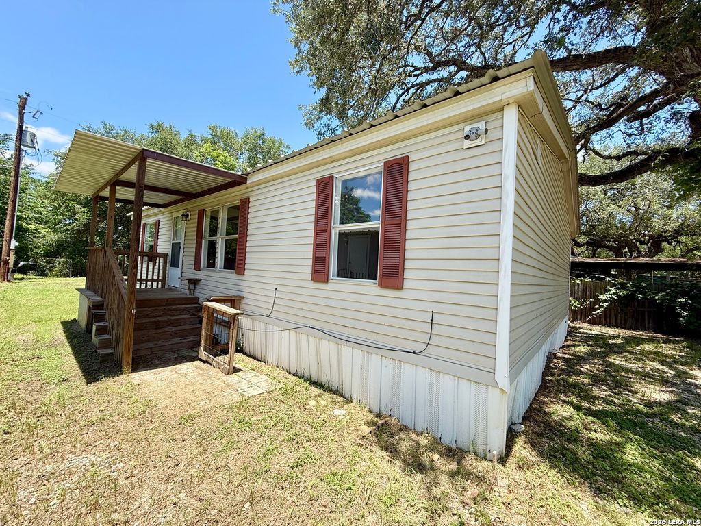 319 E ZIPP RD, New Braunfels, TX 78130