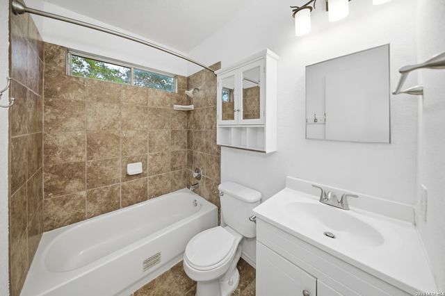 8226 Grand bnd, San Antonio, TX 78250