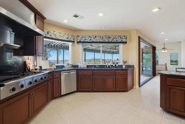 2171 Paseo Grande, El Cajon, CA 92019