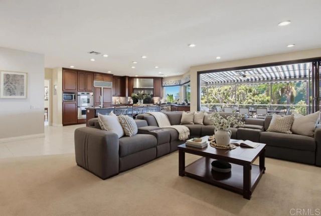 2171 Paseo Grande, El Cajon, CA 92019