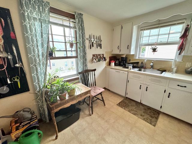 56 Nathan Rd 1, Waltham, MA 02453