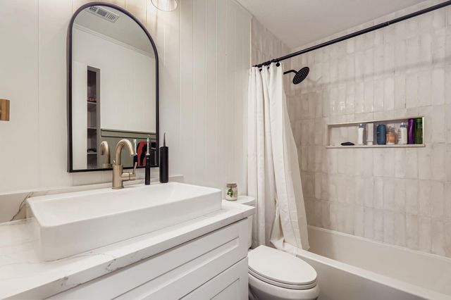 1202 Hughmont DR, Pflugerville, TX 78660