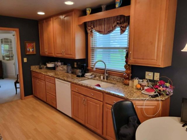 7275 N Navajo AVENUE, Glendale, WI 53217