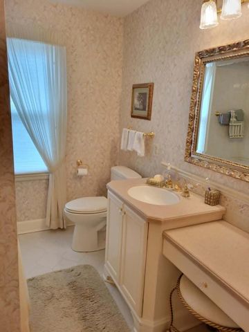 7275 N Navajo AVENUE, Glendale, WI 53217