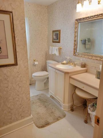 7275 N Navajo AVENUE, Glendale, WI 53217