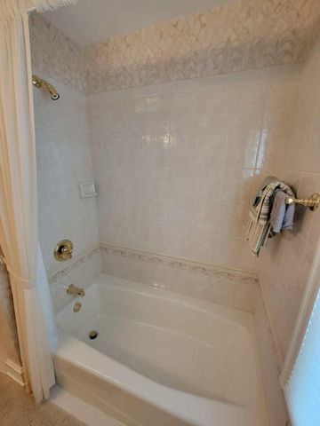 7275 N Navajo AVENUE, Glendale, WI 53217