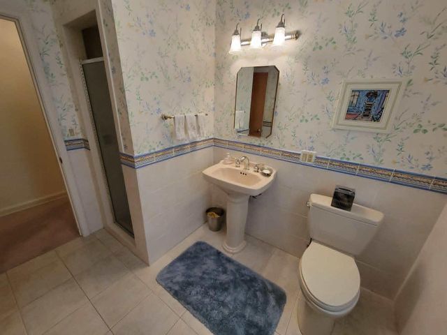 7275 N Navajo AVENUE, Glendale, WI 53217
