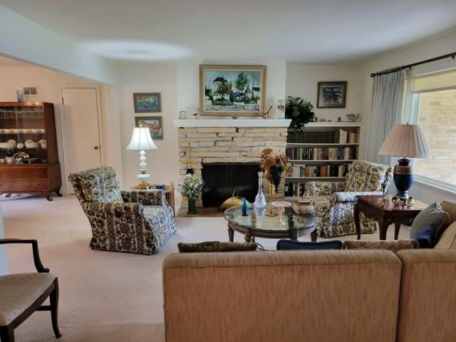 7275 N Navajo AVENUE, Glendale, WI 53217