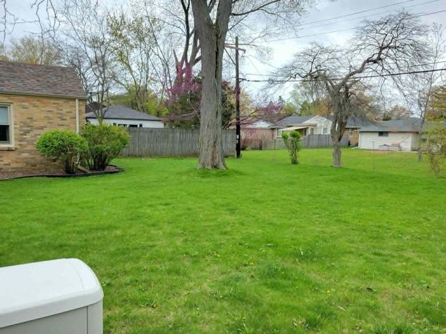 7275 N Navajo AVENUE, Glendale, WI 53217