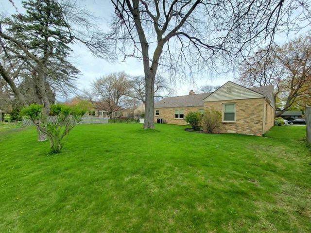 7275 N Navajo AVENUE, Glendale, WI 53217