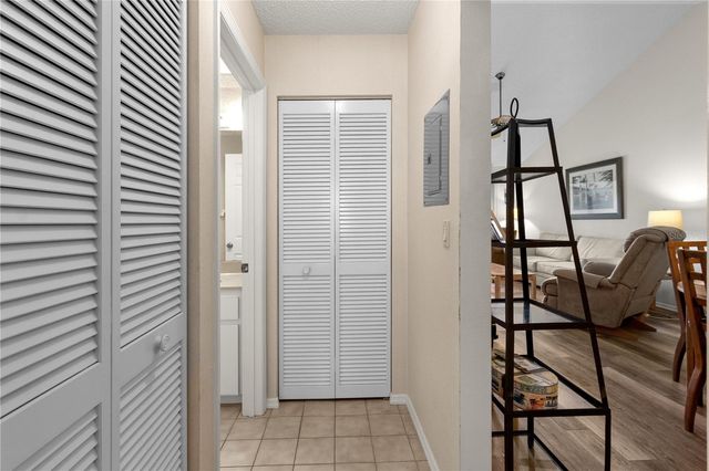 922 CAPRI ISLES BOULEVARD 217, Venice, FL 34292