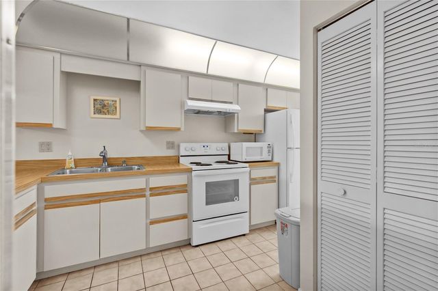 922 CAPRI ISLES BOULEVARD 217, Venice, FL 34292