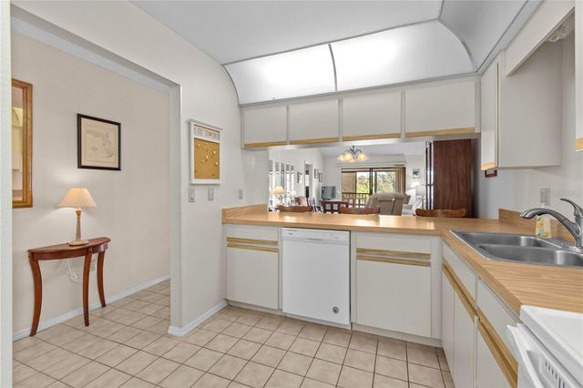 922 CAPRI ISLES BOULEVARD 217, Venice, FL 34292