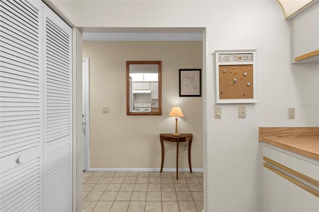 922 CAPRI ISLES BOULEVARD 217, Venice, FL 34292