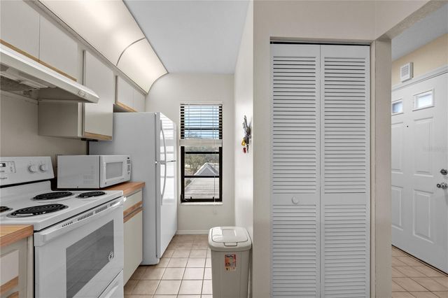 922 CAPRI ISLES BOULEVARD 217, Venice, FL 34292