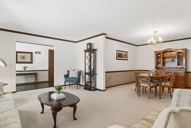 135 Hillcrest Court, Barrington, IL 60010