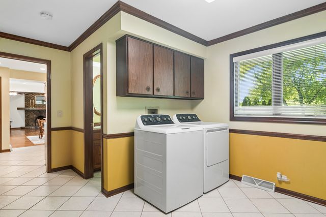 135 Hillcrest Court, Barrington, IL 60010