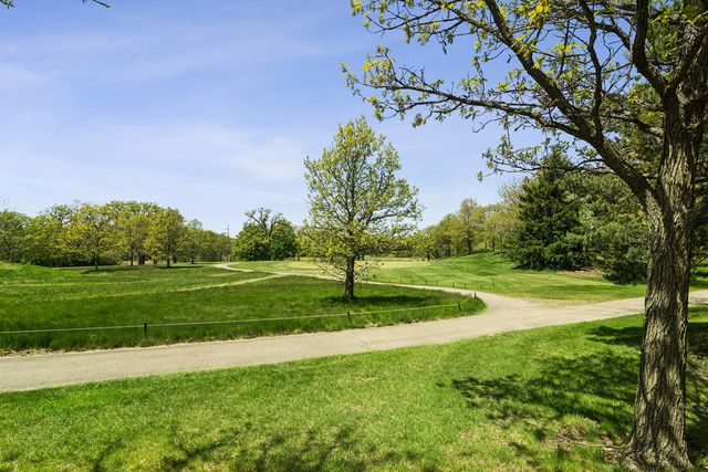 135 Hillcrest Court, Barrington, IL 60010