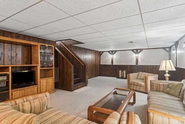 135 Hillcrest Court, Barrington, IL 60010