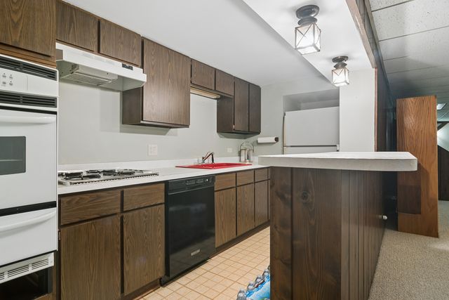 135 Hillcrest Court, Barrington, IL 60010