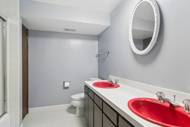 135 Hillcrest Court, Barrington, IL 60010