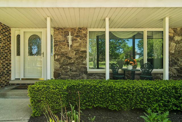 135 Hillcrest Court, Barrington, IL 60010