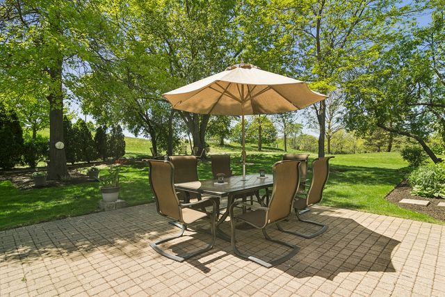 135 Hillcrest Court, Barrington, IL 60010