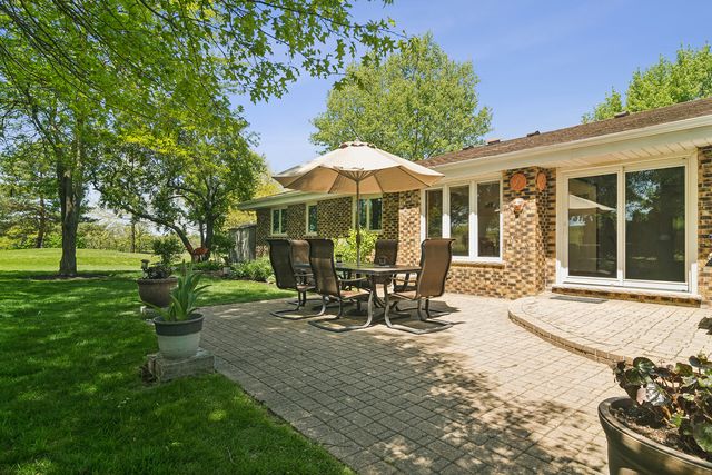 135 Hillcrest Court, Barrington, IL 60010