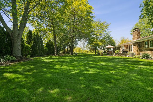135 Hillcrest Court, Barrington, IL 60010