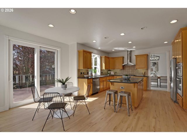 14030 Nw LAKEVIEW Dr, Portland, OR 97229