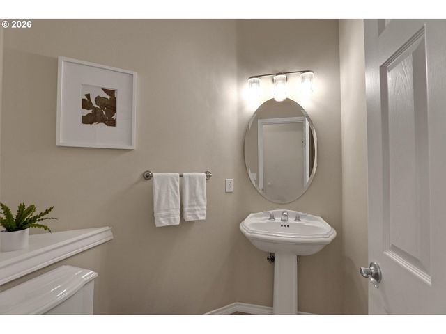 14030 Nw LAKEVIEW Dr, Portland, OR 97229