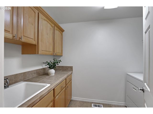 14030 Nw LAKEVIEW Dr, Portland, OR 97229