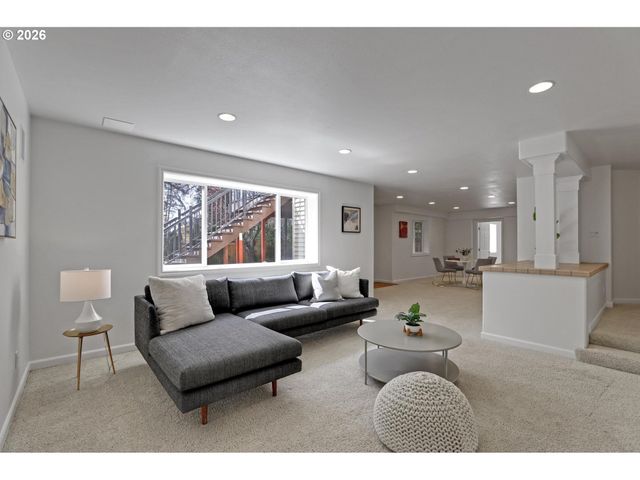 14030 Nw LAKEVIEW Dr, Portland, OR 97229