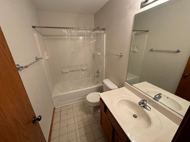 593 W Kristina Lane, Round Lake, IL 60073