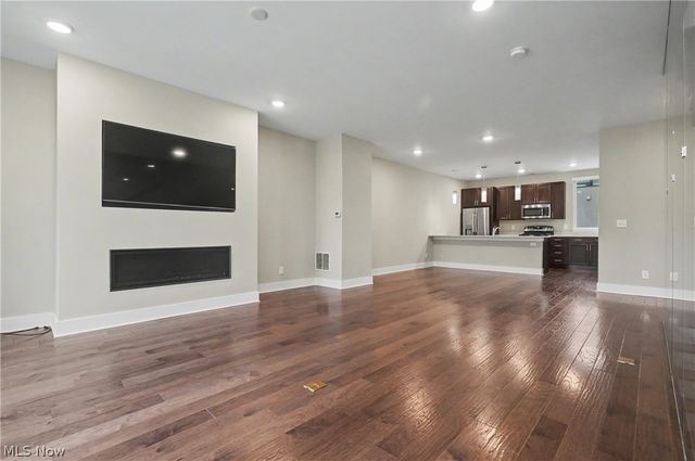 1262 W 70th Street, Cleveland, OH 44102