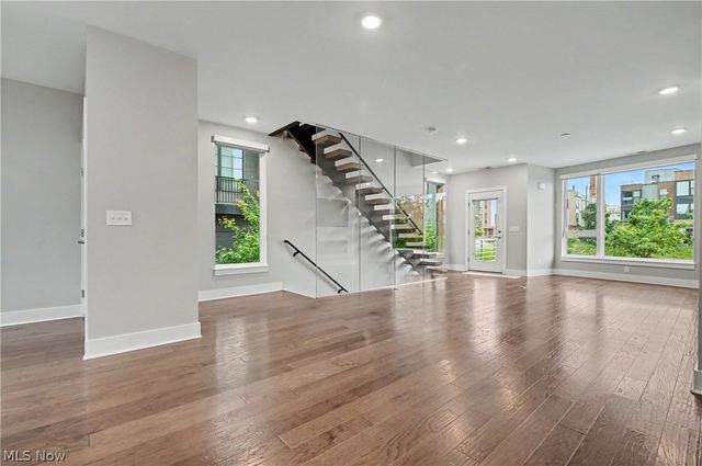 1262 W 70th Street, Cleveland, OH 44102