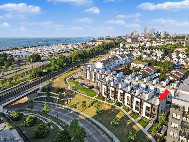 1262 W 70th Street, Cleveland, OH 44102