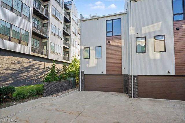 1262 W 70th Street, Cleveland, OH 44102