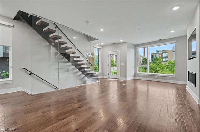 1262 W 70th Street, Cleveland, OH 44102