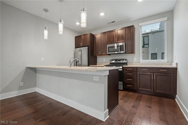 1262 W 70th Street, Cleveland, OH 44102