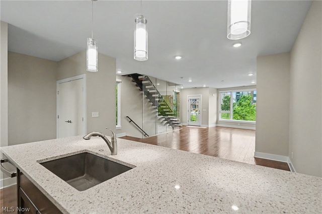 1262 W 70th Street, Cleveland, OH 44102