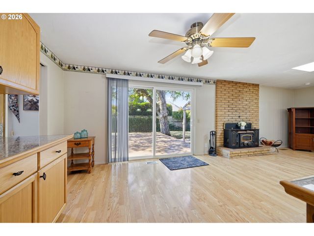 4700 THUNDERBIRD St, Eugene, OR 97404