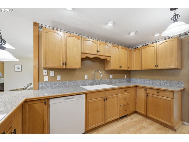 4700 THUNDERBIRD St, Eugene, OR 97404