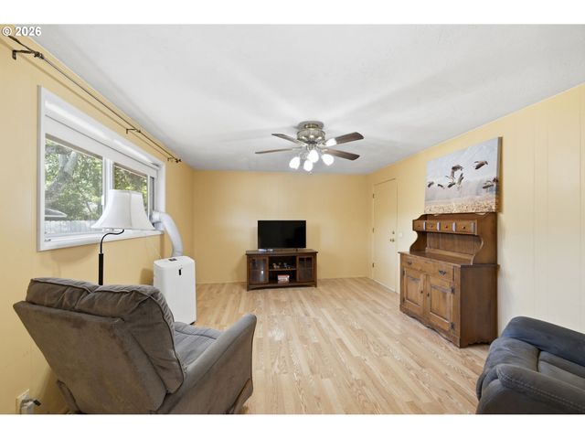 4700 THUNDERBIRD St, Eugene, OR 97404