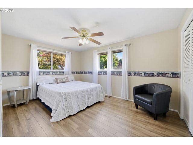 4700 THUNDERBIRD St, Eugene, OR 97404