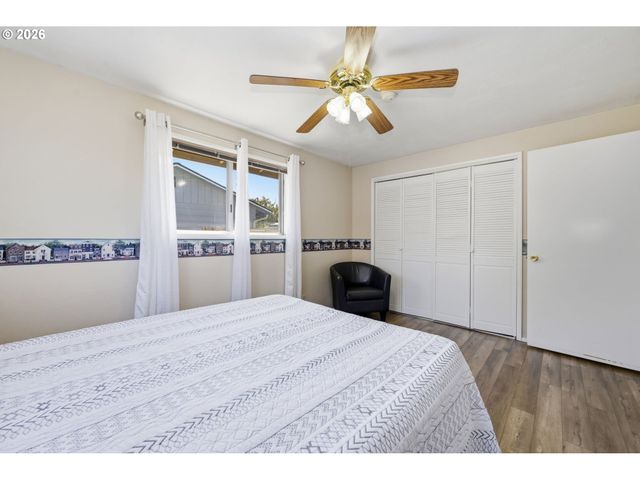 4700 THUNDERBIRD St, Eugene, OR 97404